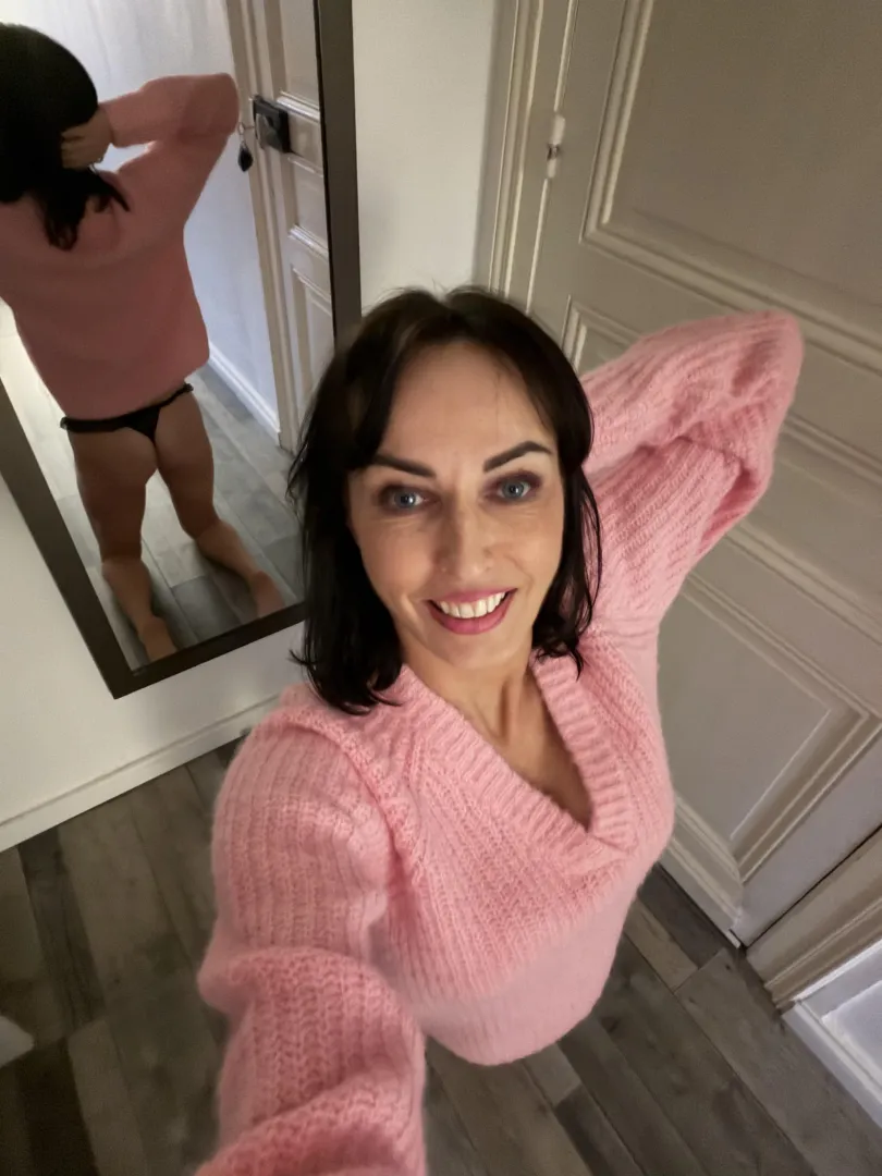 The face is cute but how about the booty 