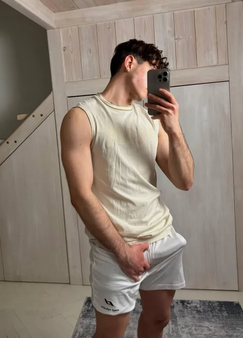 what's the first thing you notice about me? 