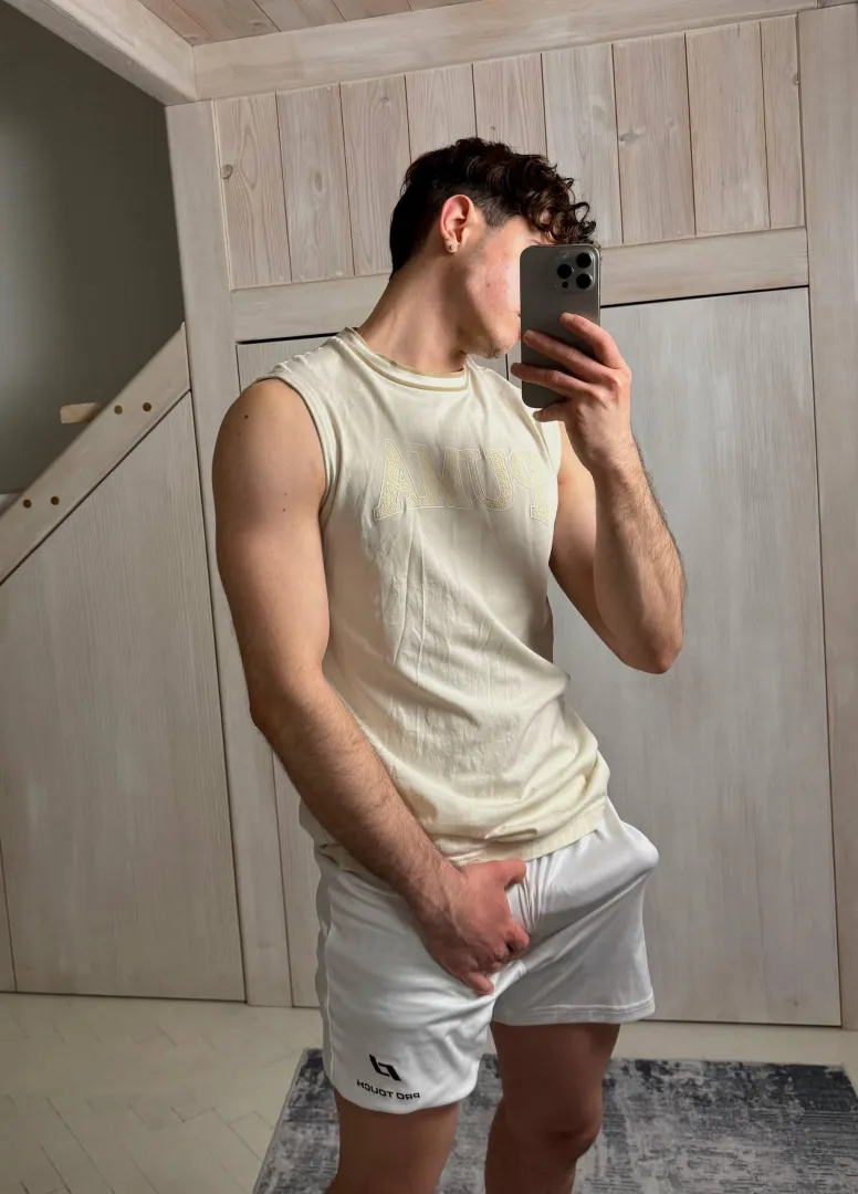 what's the first thing you notice about me? 