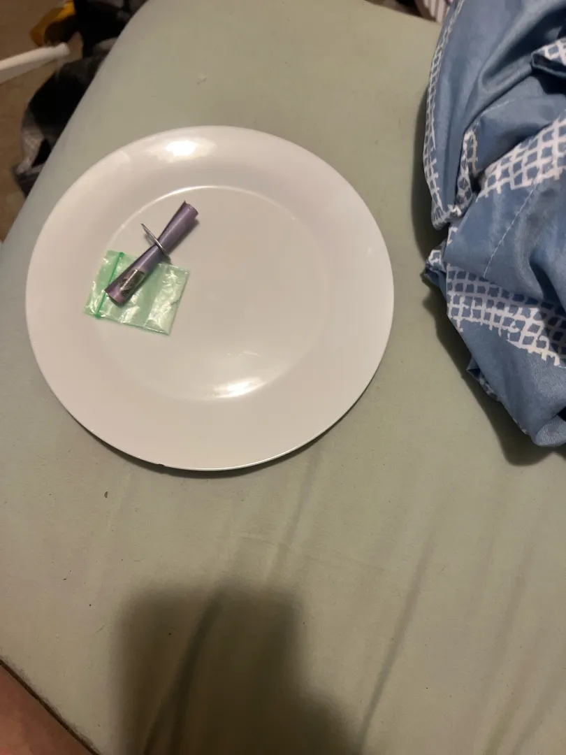 Who doesn’t love finding half a bag in there room on a Sunday night only thing is now I gotta get more fuck I love sniffing and jerking 