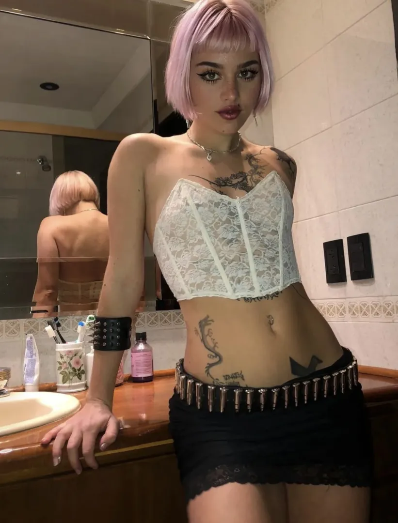 18 [F4M] Bored + horny, need a host within city - talk on instta: .Iunaqyara'.