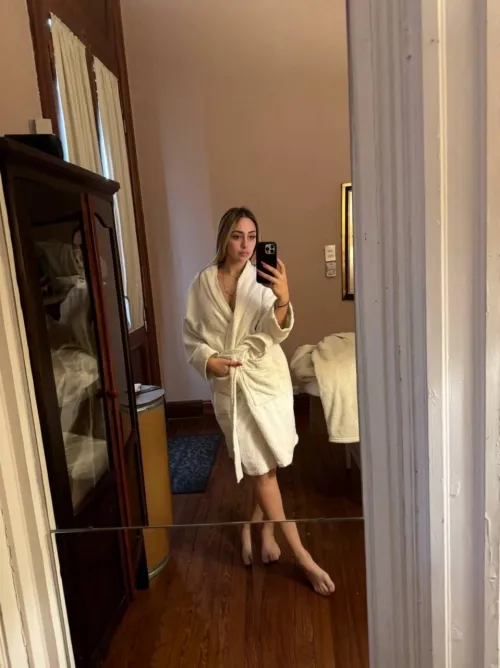 22 [f] i want memorable energy tonight, meet?