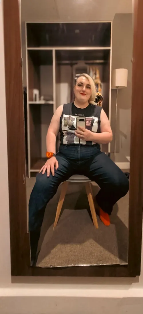 40 f mommy of two need to find someone capable of teaching this old dog new tricks I will be 200℅ committed and you'll have 247 acsess