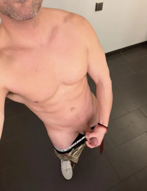 (40) lawyer #Seattle looking for discreet friends - straight