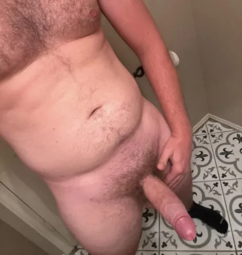 6’3” 215lbs Fit and hung 8”