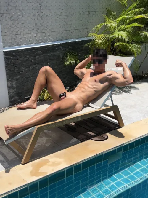 Am I too jacked to be locked?