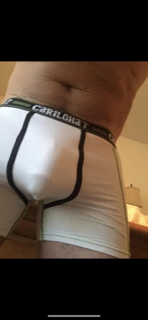 Any hotwives on the prowl for some fun?