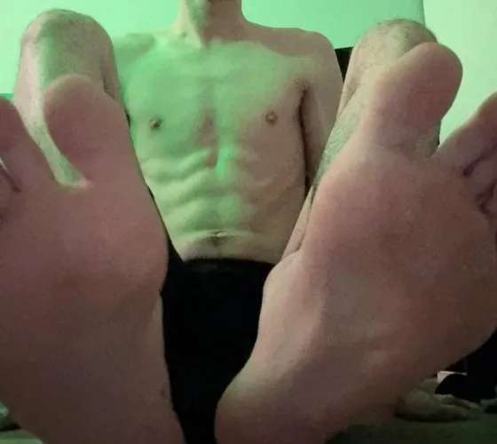 Anyone here like feet? 19M :)