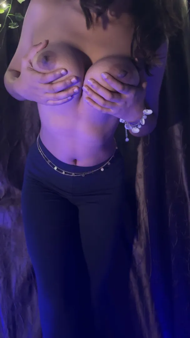 Boobjob or Cumming on my tits?! 