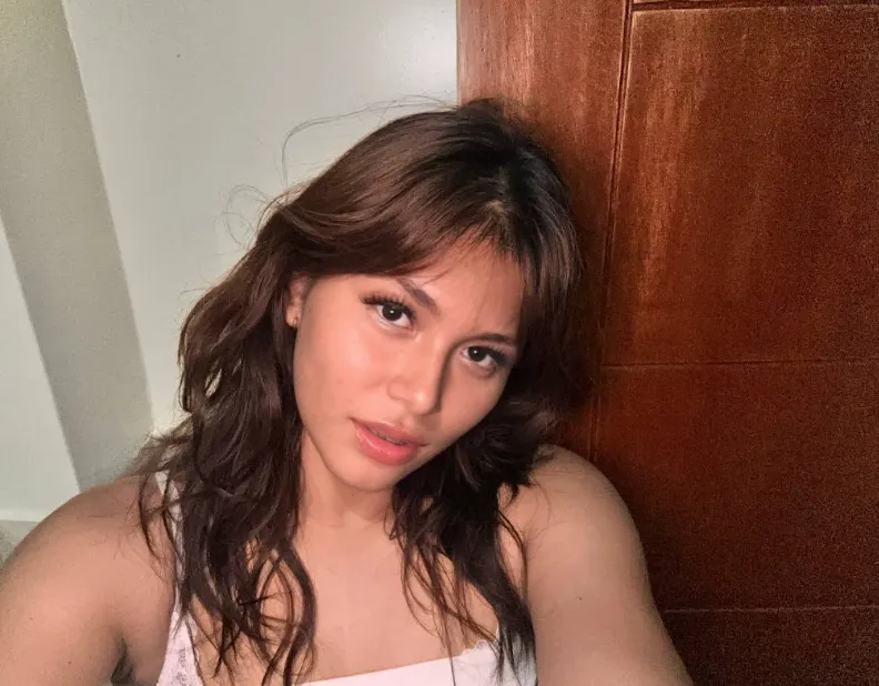 do older guys actually like girls like me or no