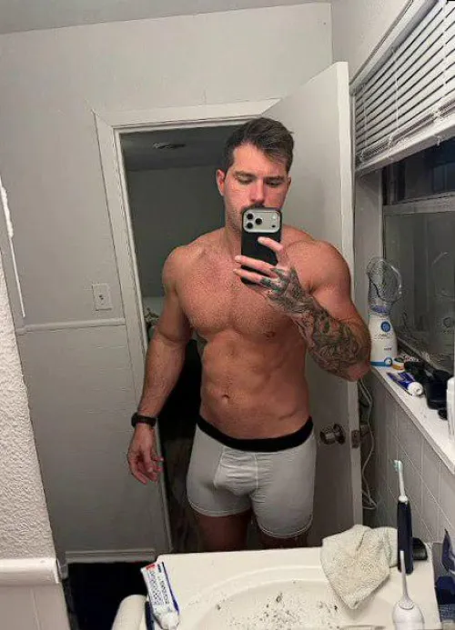 Does a muscular twink turn you on?