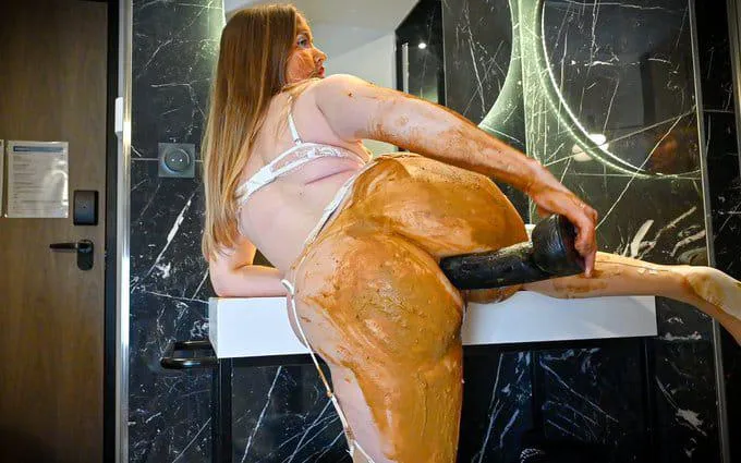 [F] Scat content, dildo playing eating  anal, custom vcs, dropbox