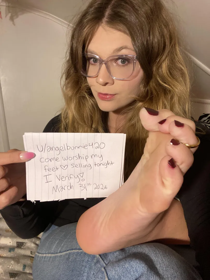 F19 size 11 feet come worship  doing silent calls, NSFW, custom content and more