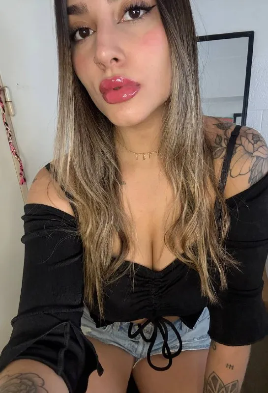 Gloss catching the light… and your attention.