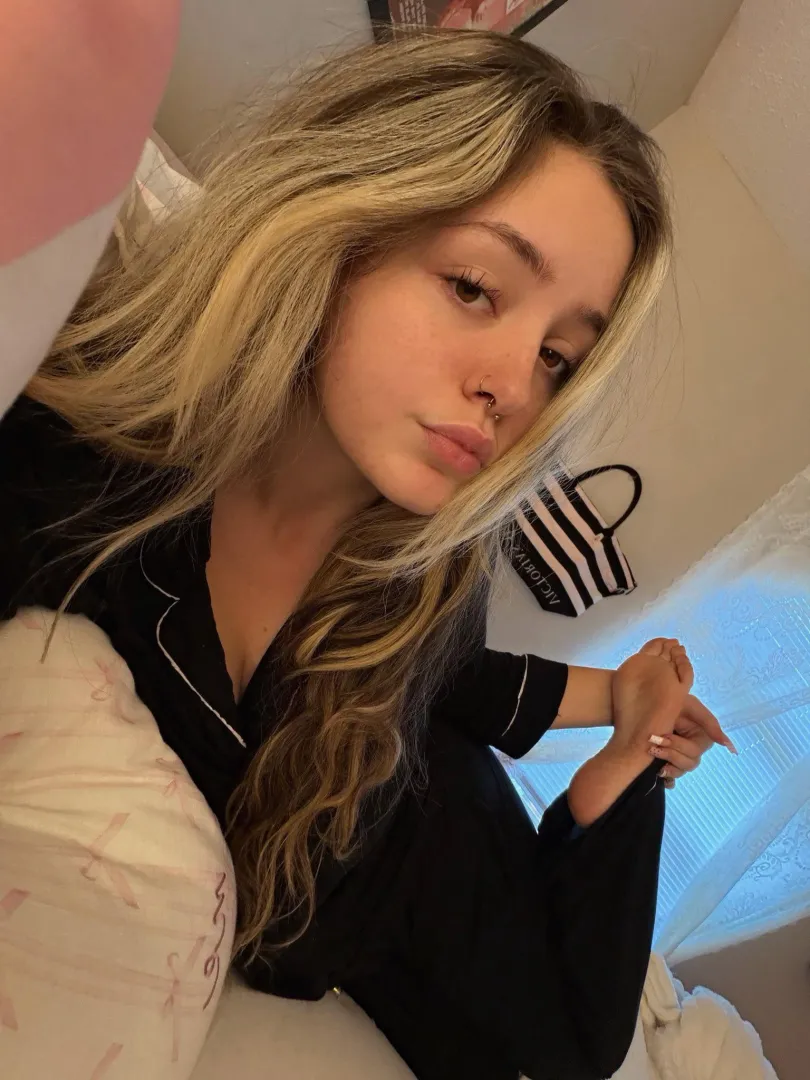 Hit the arroww up, and admit ‘’Yes misss’’ if you’re under 6inches flaccid. I’ll pick the first 30 shrimp