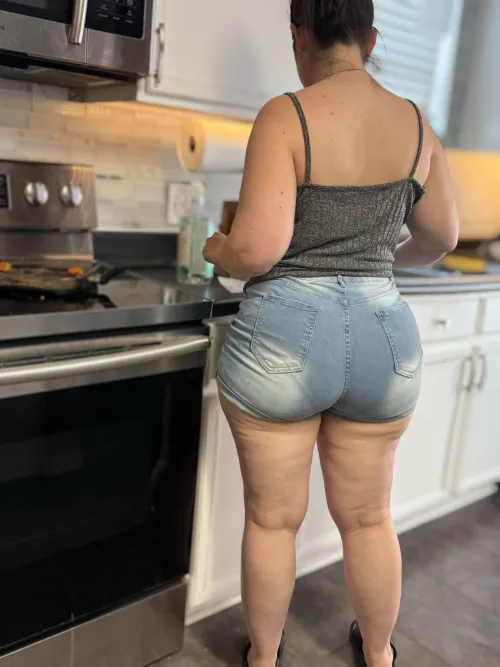 Humpday housewife