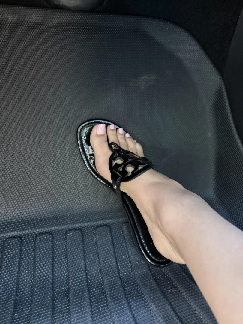 I should try the pink Tory’s with this pedi