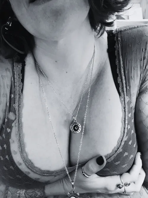 I take pleasure in the fact that me working at the cafe makes it hard for y'all to focus