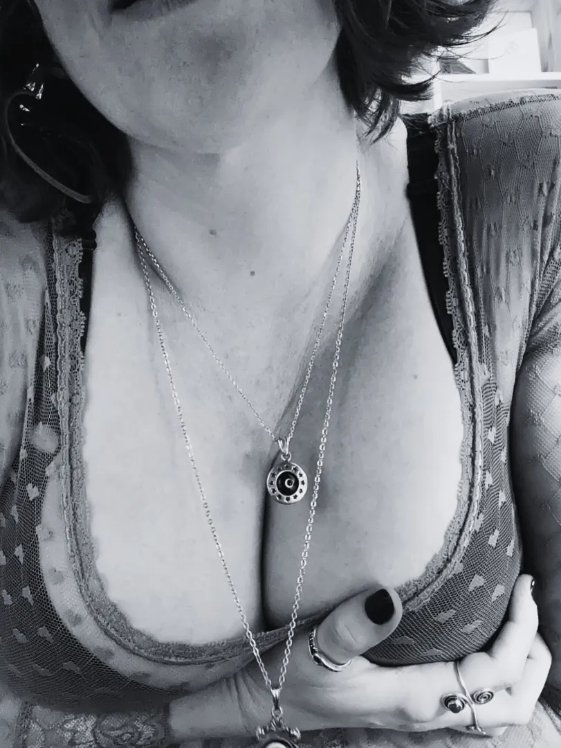 I take pleasure in the fact that me working at the cafe makes it hard for y'all to focus