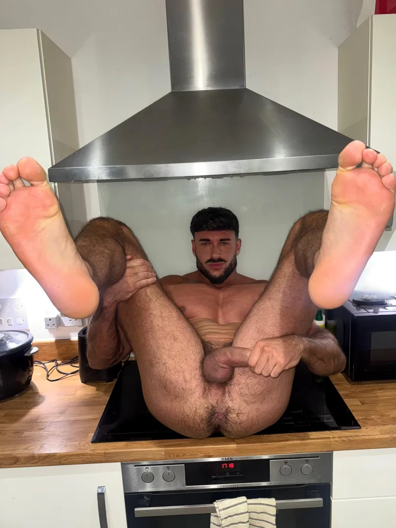 If you like a stinky sweaty hole… I’m your guy.