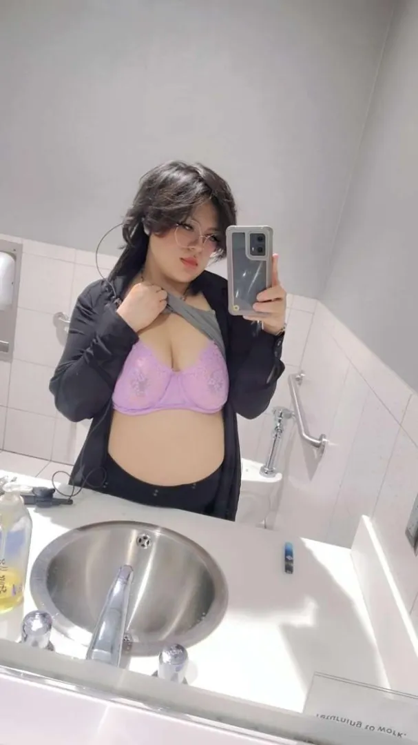 I'm sure you wouldnt resist your coworker, if I looked like this all the time.