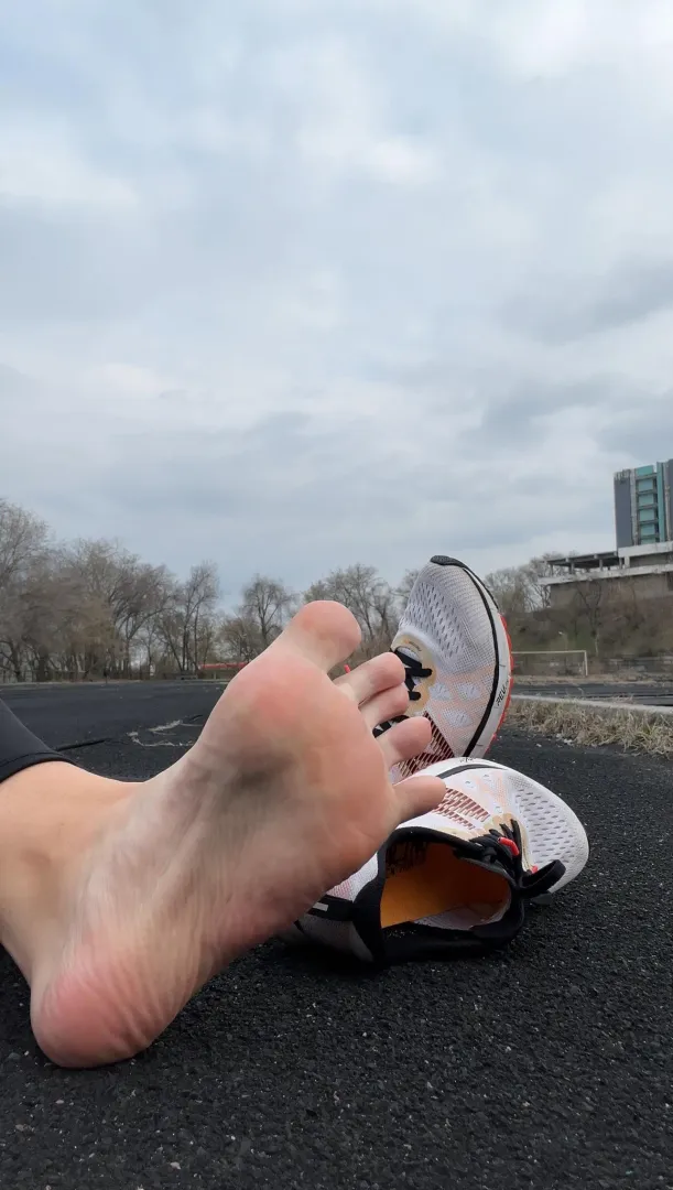 Just imagine how my feet stink after a run 