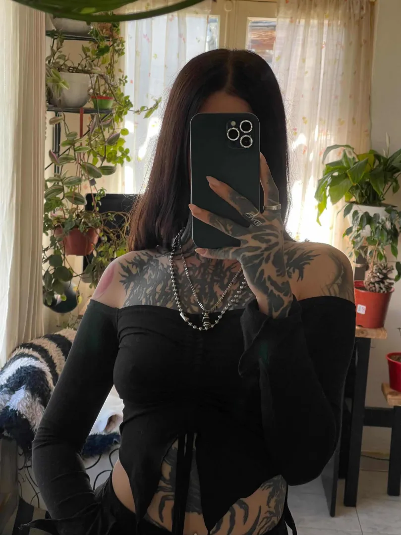 Manipulating boys and using them as I please has always been very easy for me, look at me, I'm the one who ruins your psyche ‍