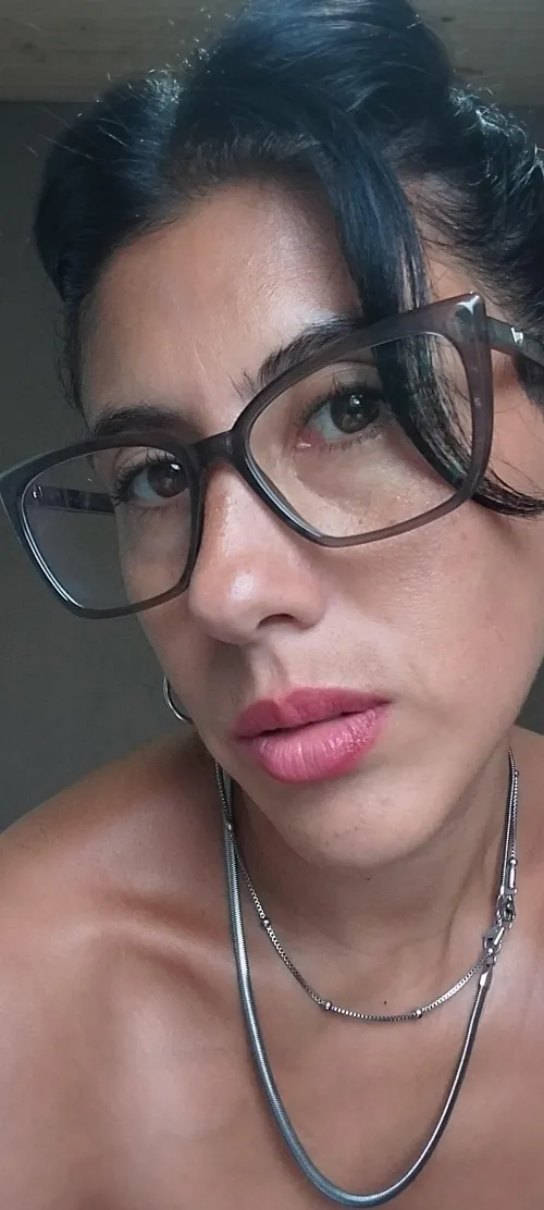 Naturally juicy lips with a carmine color...a delight