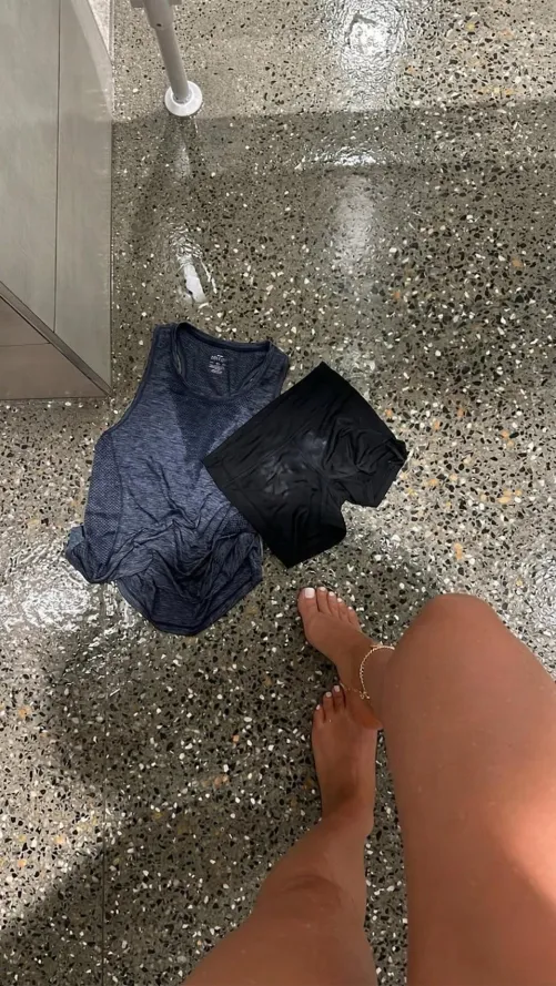 Oof this was a sweaty workout  What would you sniff first ? My old trainers? gym towel ? Socks ? Or sweaty feet ?