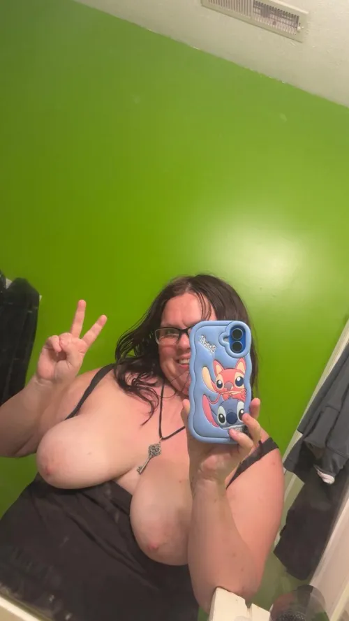 Showing off my stitch phone case. Anyone like anything they see in the Pic.