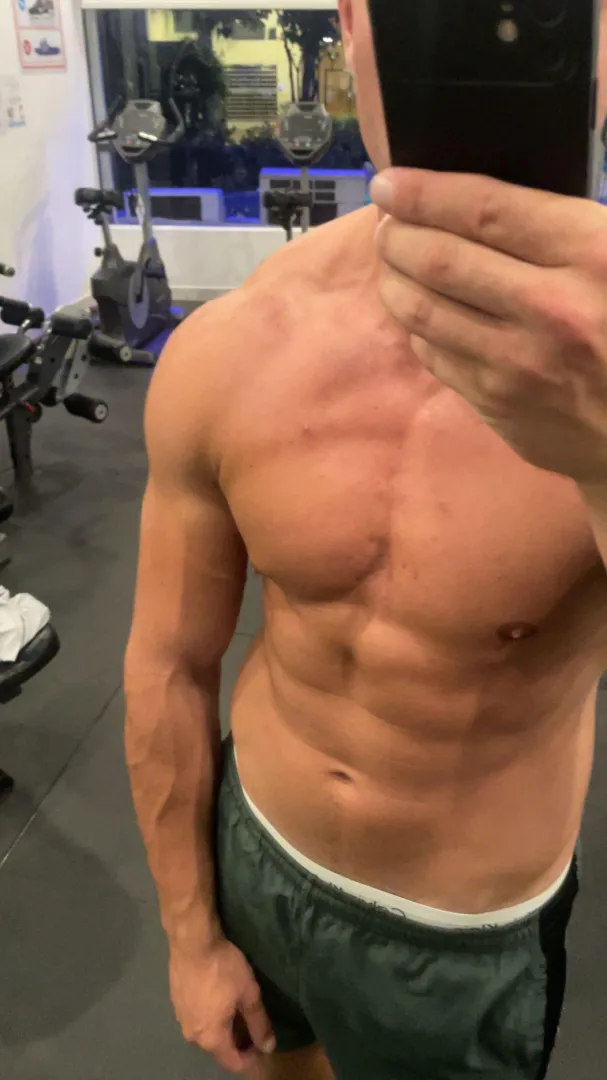 Starting to get some more vascularity on the V