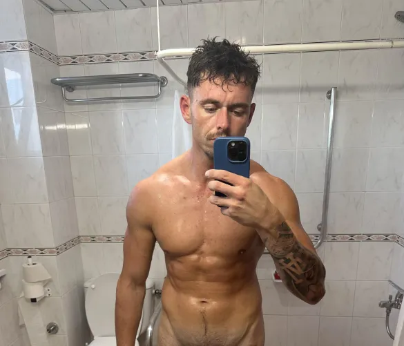 Who likes my cum gutters ? 