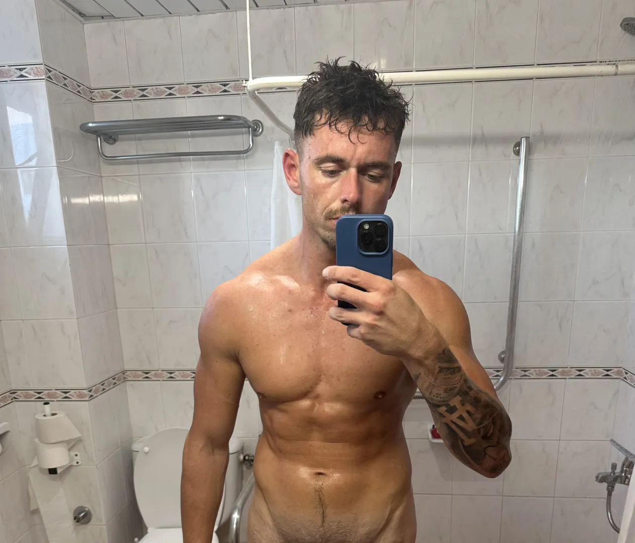 Who likes my cum gutters ? 