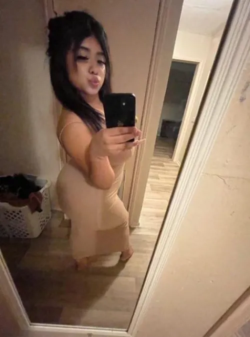 Who’s tryna crack me or get drained I’m mobile can host