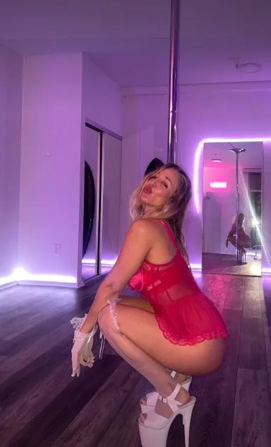 You into fking a confident older woman?