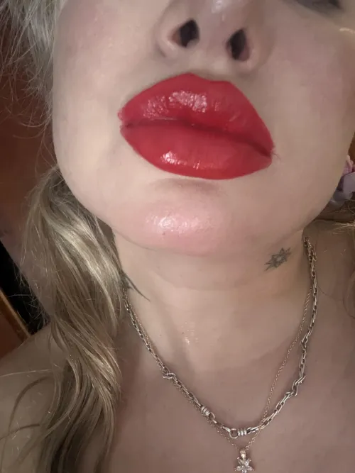you like my fat red lips with my blonde hair