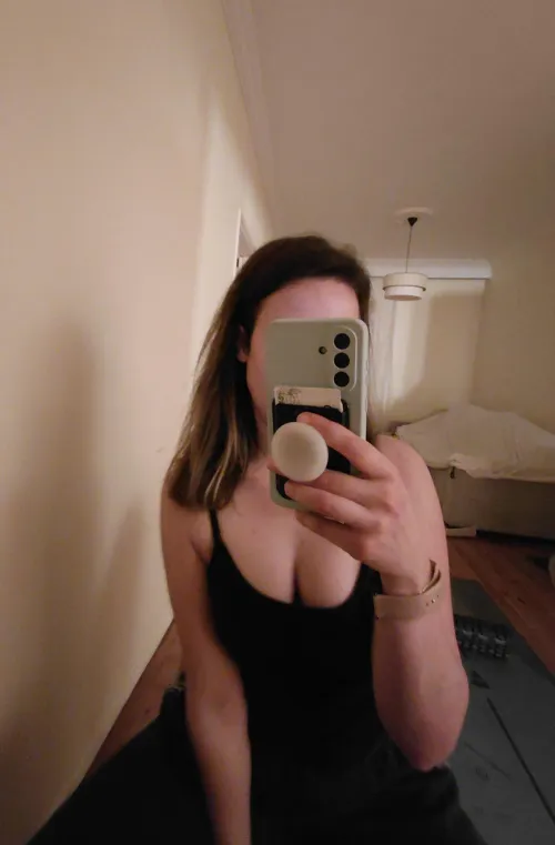 Θα έρθεις να μου κατεβάσεις τα τιραντακια; 