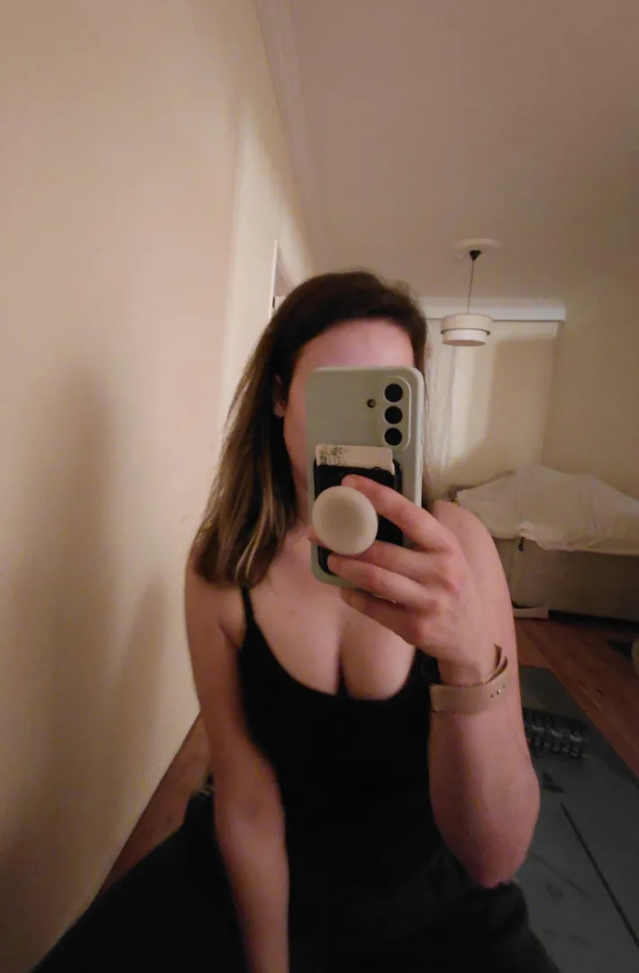 Θα έρθεις να μου κατεβάσεις τα τιραντακια; 