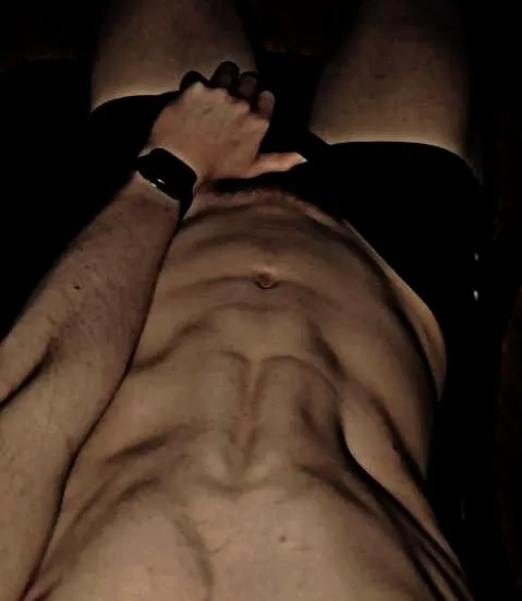 20m lookin for ripped masc sweaty older bros feet++