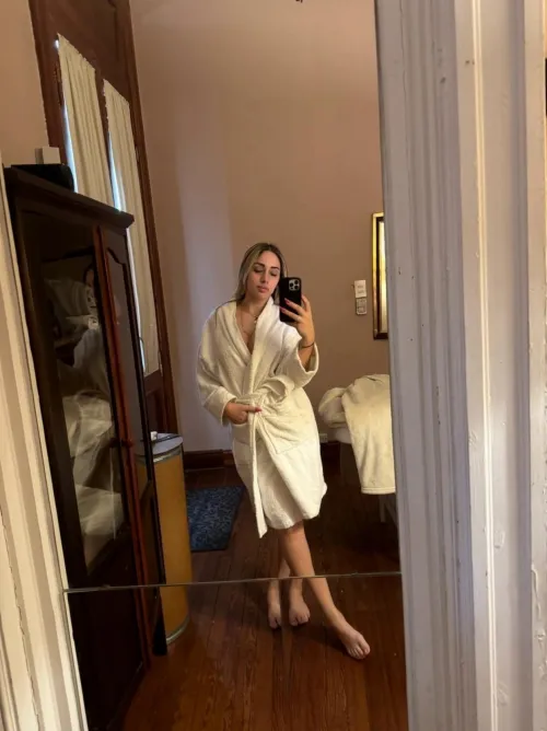 22f4m looking for safe fun, can host