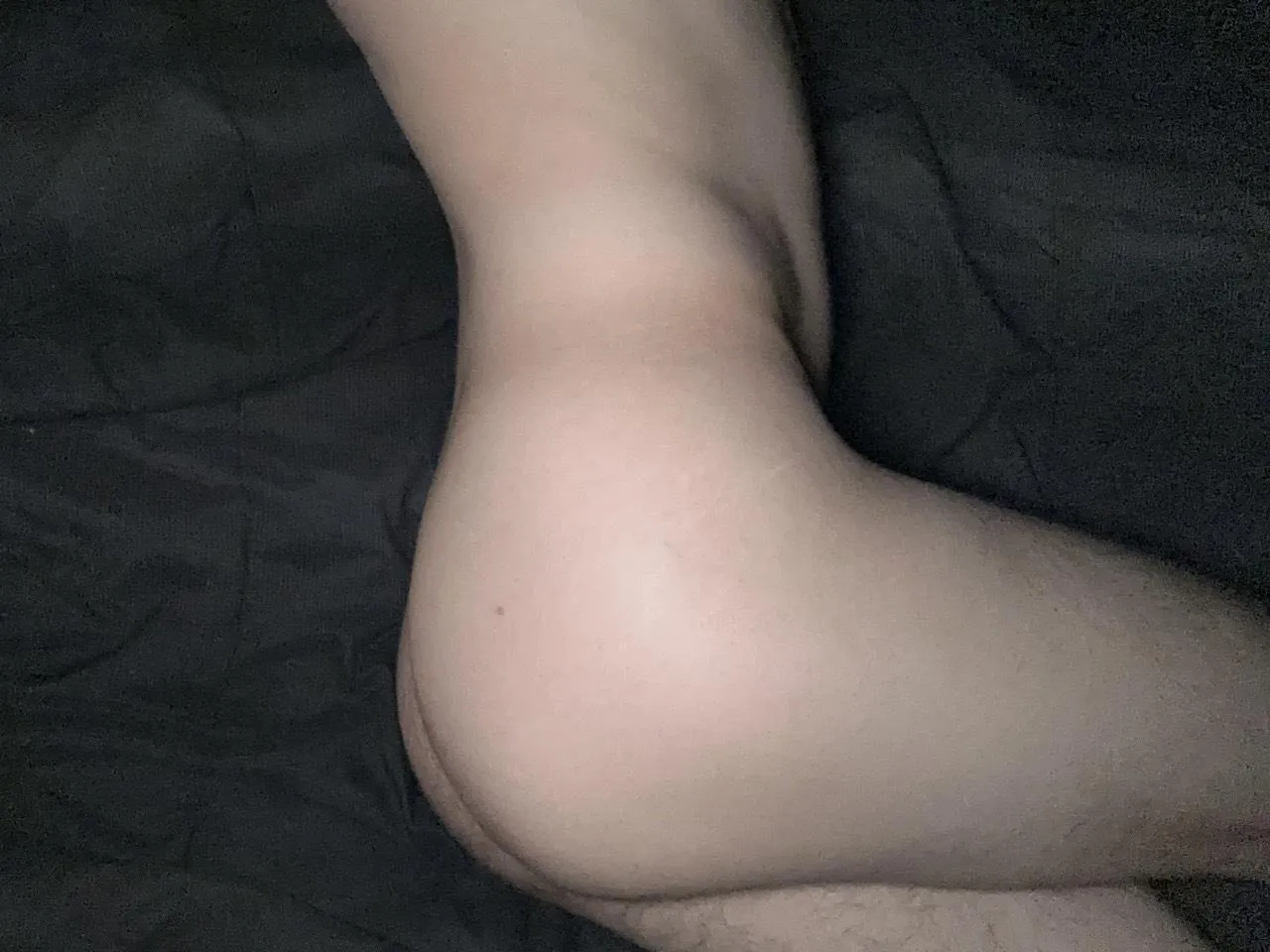 23 Just a horny boy looking to chat and cum this morning