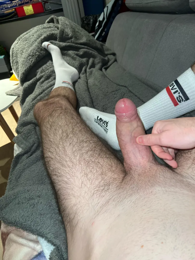 23 . Looking for an athlete or twink who love socks