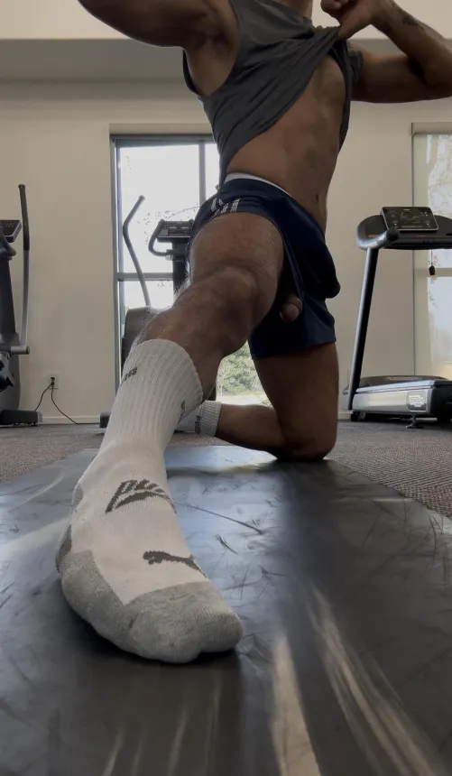 [30] Heavily worn from back-to-back use daily wear and gym. DMs open for serious inquiries.