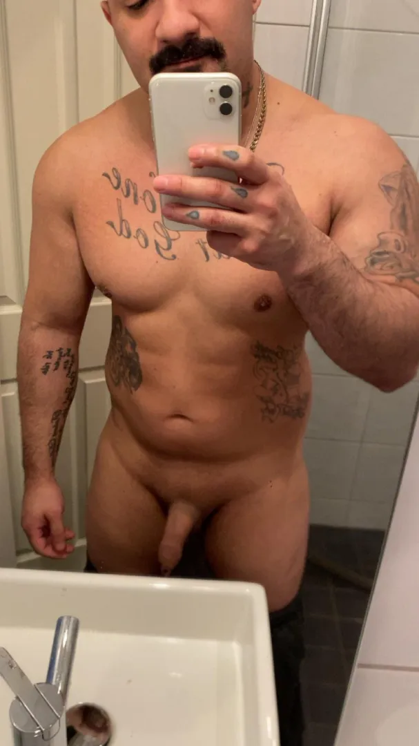 30M wanna watch me flash and jerk off on cam? Face is a must. Only twinks. Sc: taoshima (mrpennypacker)