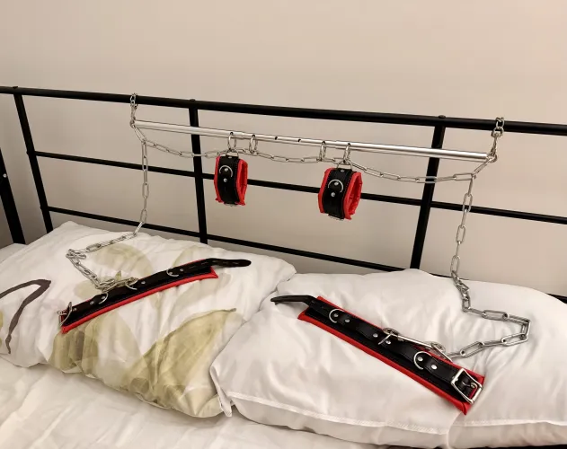 Ad-hoc restraints from spreader bar and some leg/hand cuffs