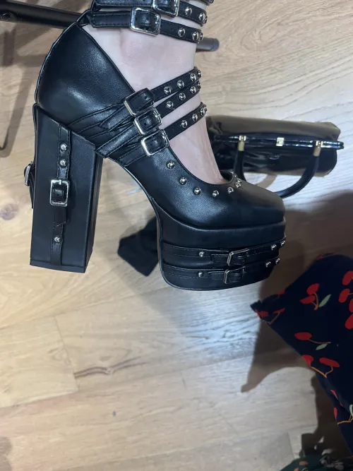 Are these appropriate heels for an interview?