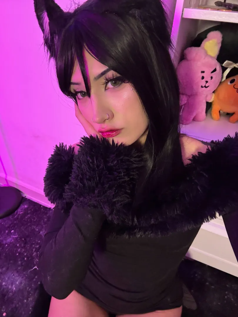 Be honest daddy, am I the exact baby pet you’ve been dreaming of? >⩊<