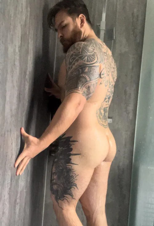 Damn wall what was that? I should shake it like no one’s watching??