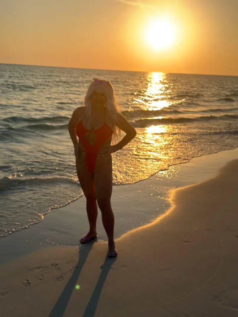 Do I look good in red? Sunset ❤️