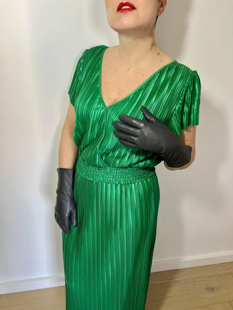 Does my satin dress make you leak  ?